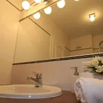 Enzian 14 - Schmuckstueck Von דירה